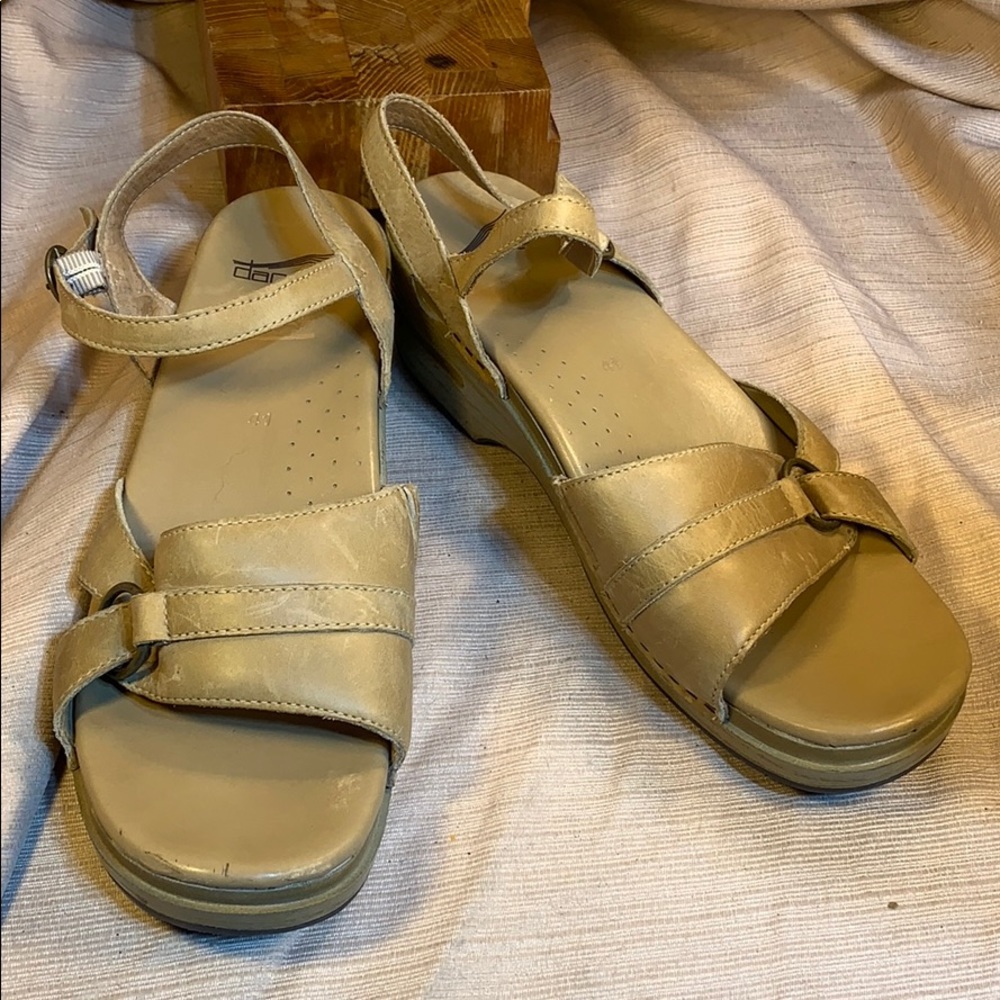 Dansko leather sandals w/stretchy width almost NEW